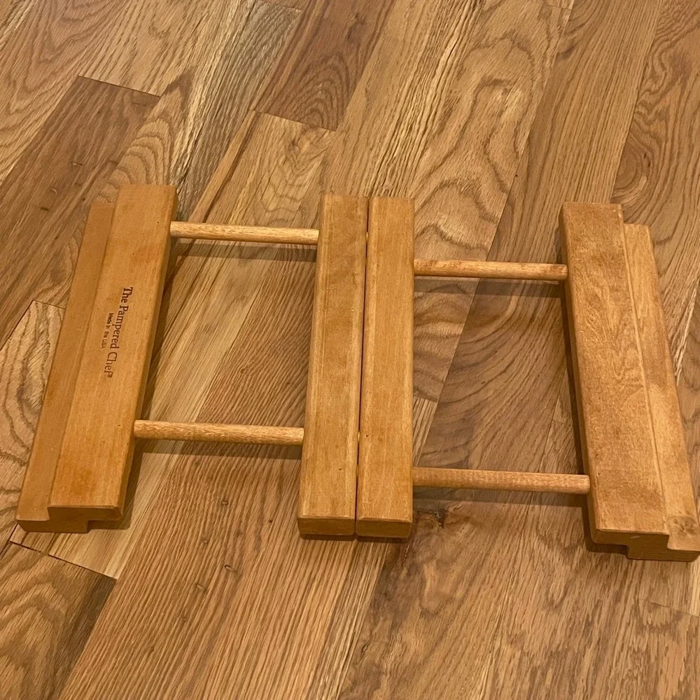 The Pampered Chef Wooden Adjustable Trivet Expandable Hot Pad Trivet Made in USA